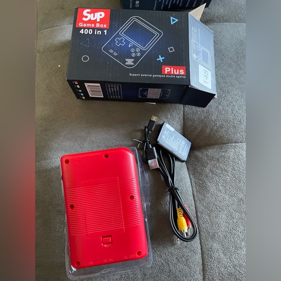 Game Box Plus - Red - Picture 4 of 5